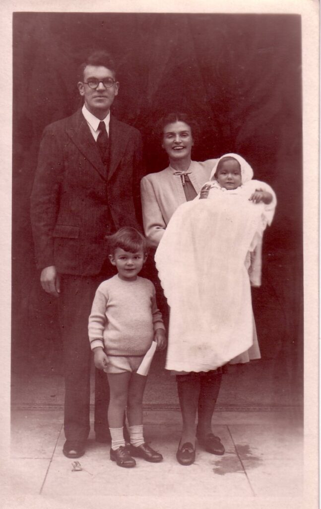 Photo, W Owen Storer's family 1944.